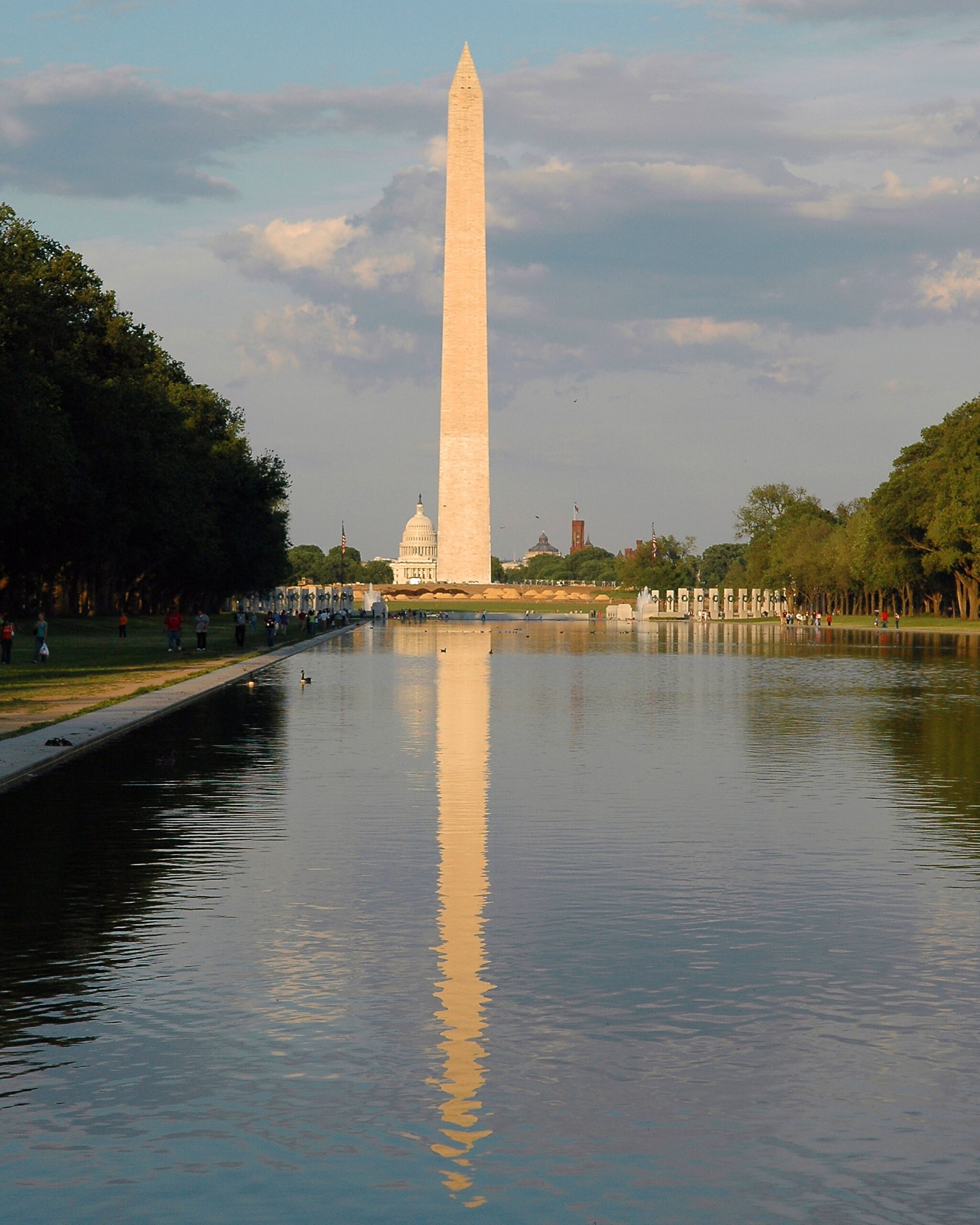 Washington Monument reflected in the pool at dusk