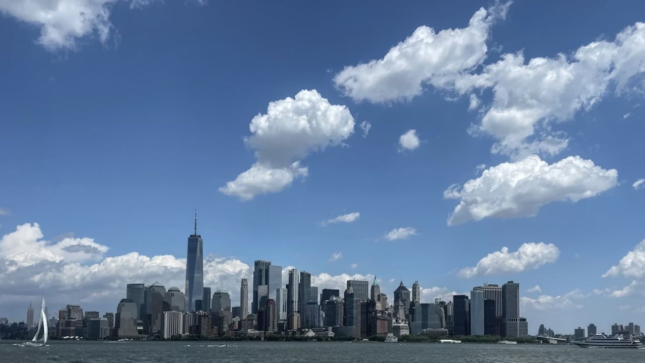 Manhattan skyline with One World Trade Center across Hudson River.