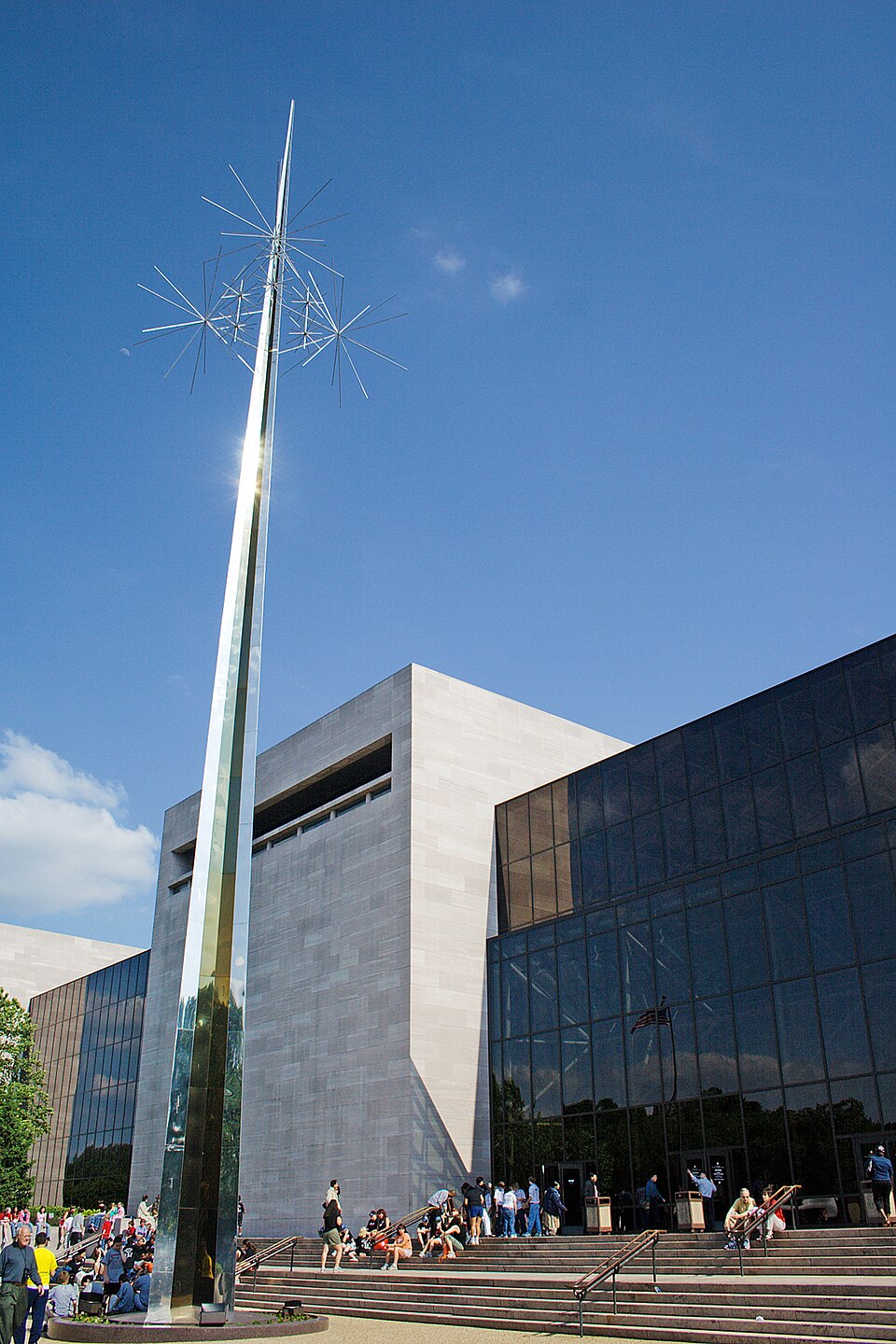 Smithsonian National Air and Space Museum with Ad Astra sculpture.