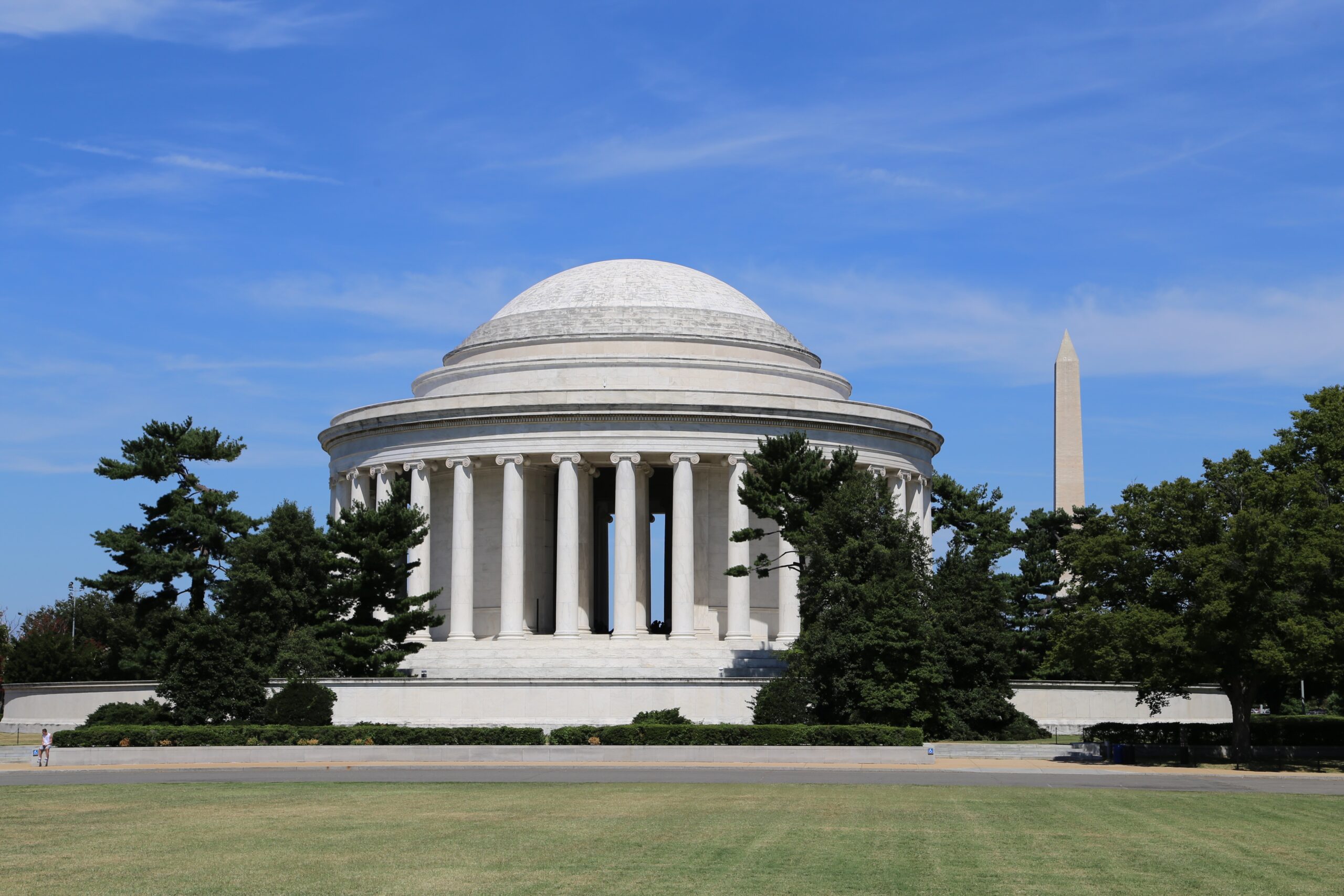 Thomas Jefferson Memorial dome beside the Washington Monument